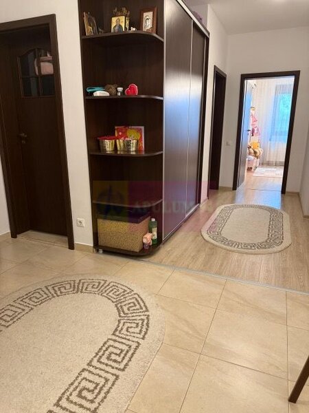 Apartament 3 camere + boxa+ loc de parcare Cartierul Latin.