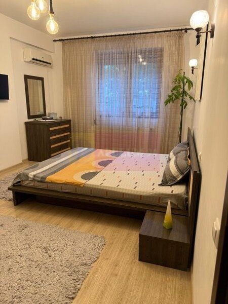 Apartament 3 camere + boxa+ loc de parcare Cartierul Latin.