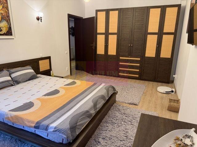 Apartament 3 camere + boxa+ loc de parcare Cartierul Latin.