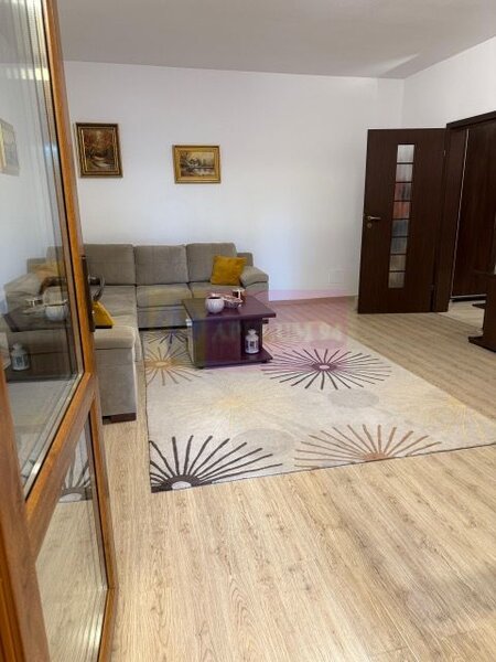 Apartament 3 camere + boxa+ loc de parcare Cartierul Latin.